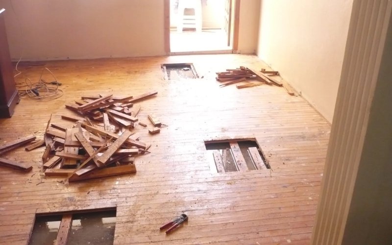 Parke Arasından Su Çıkıyor 2 Parke Arasından Su Çıkıyor, Normal Mi